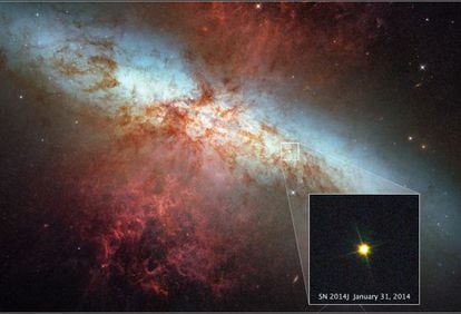 A supernova SN 2014J fotografada pelo telescópio ‘Hubble’ no último dia 31 de janeiro e ampliada sobre a imagem-mosaico da galáxia M82 captada pelo mesmo observatório espacial em 2006.