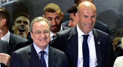 Zinedine Zidane, ao lado de Florentino P&eacute;rez.