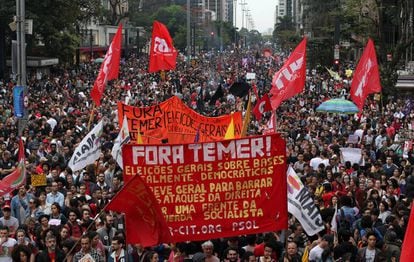 Manifestação pelo fora Temer na Paulista no dia 04 de setembro de 2016.