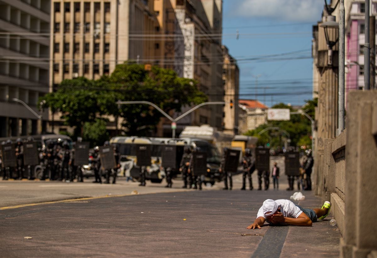 Repressão de ato no Recife desnuda simbiose entre Bolsonaro e as polícias, Opinião