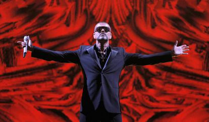 George Michael em um show em Paris, em 2012.