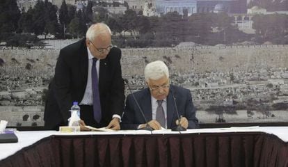 Abbas assina adesão palestina à Corte Penal Internacional.
