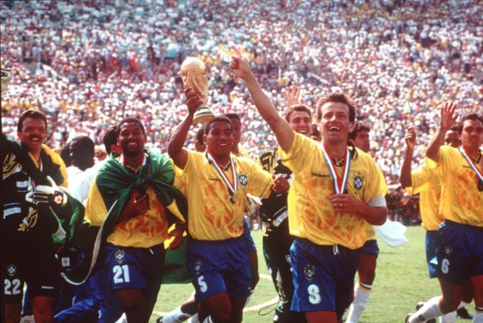 Brasileiros comemoram o título da Copa de 1994, nos Estados Unidos.