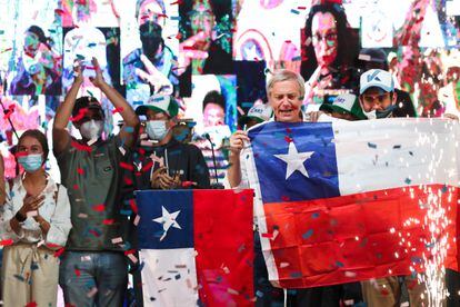 O candidato da ultradireita chilena, José Antonio Kast, encerra sua campanha eleitoral em Las Condes, Santiago, nesta quinta-feira. 