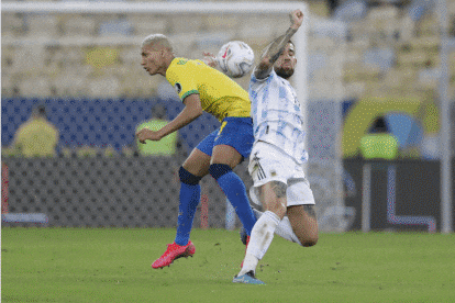 Brasil Cai Perante A Argentina No Maracana Que Quebra Jejum De Titulos E Vence A Copa America 2021 Copa America Futebol 2021 El Pais Brasil