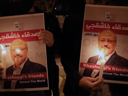 Vigília pelo jornalista Jamal Khashoggi em frente ao consulado de Arábia Saudita em Istambul, em outubro de 2018.