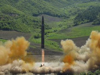 É o segundo teste do tipo feito por Pyongyang. O míssil voou 1.000 quilômetros antes de mergulhar no mar, de acordo com o Pentágono