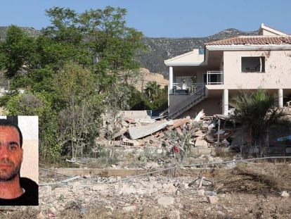 Estado em que ficou a casa na localidade de Alcanar após a explosão de agosto; no destaque, o imã Abdelbaki es Satty.