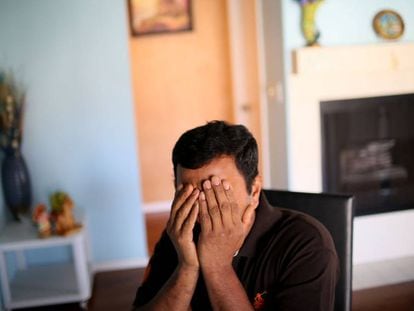 Um imigrante do Sri Lanka, em sua casa em San Diego.