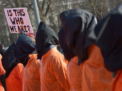Protesto contra Guantânamo em frente à Casa Branca.