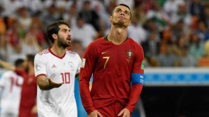 Ronaldo lamenta chance perdida.