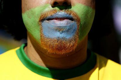 Torcedor brasileiro entra no clima da Copa.