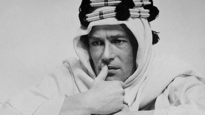 O ator Peter O'Toole caraterizado como Lawrence da Arábia.