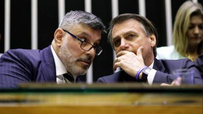 Alexandre Frota e Bolsonaro conversam na Câmara.