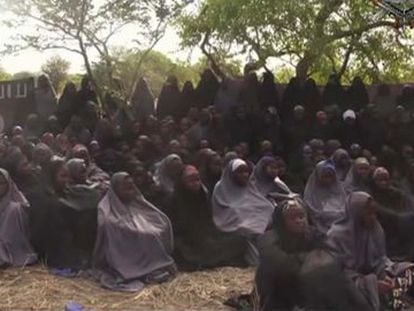 Cena do novo vídeo difundido na segunda-feira por Boko Haram.