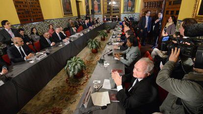 Chanceleres da América Latina e as Caraíbas mais Canadá discutem em Lima a respeito da crise venezuelana.