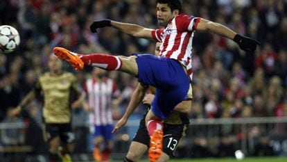 Diego Costa marca o 1 a 0 de volea