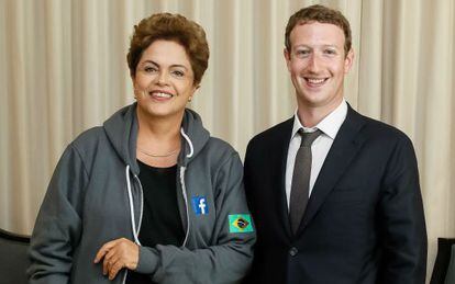 Dilma posa ao lado de Mark Zuckerberg na Cúpula das Américas, em abril.