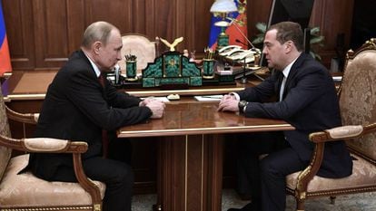 Putin e Medvedev durante reunião nesta quarta-feira no Kremlin.