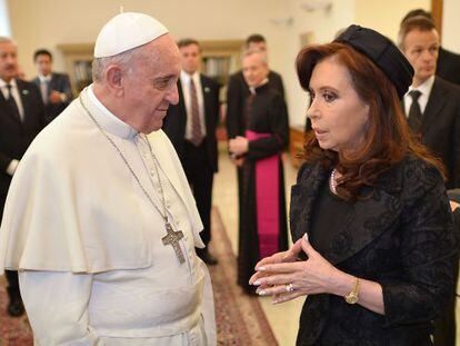 Cristina Kirchner e o papa Francisco, no Vaticano.