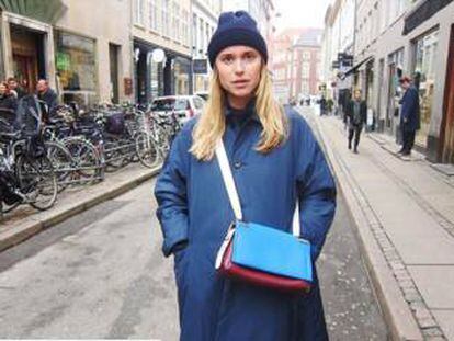 A blogueira Pernille Teisbaek, que publicou recentemente o livro 'Dress Scandinavian', para imitar o estilo das escandinavas