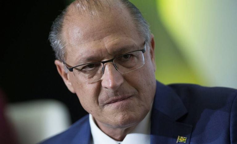 Geraldo Alckmin participa de debate em Brasília nesta quarta-feira.