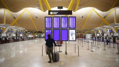 Interior do terminal 4 do aeroporto de Barajas, em Madri.
