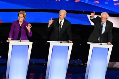 Os pré-candidatos democratas Elizabeth Warren, Joe Biden e Bernie Sanders. AFP