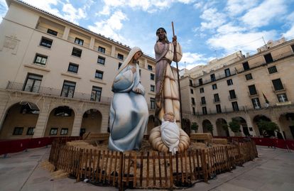 Presépio de 18 metros de altura em Alicante, na Espanha, que entrou no 'Guinness' como o maior no mundo.