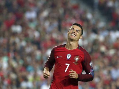 Cristiano Ronaldo em partida por Portugal.