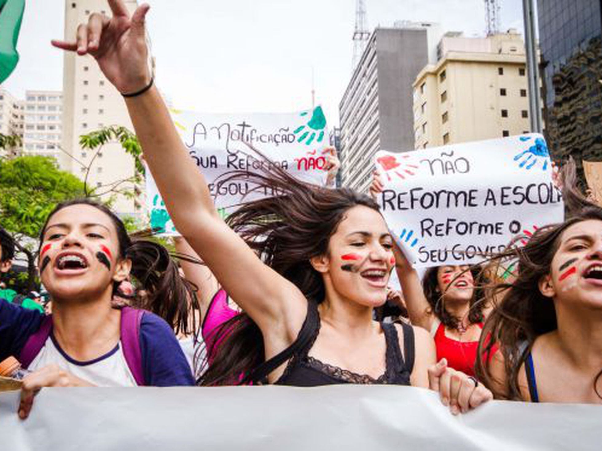 ESCOLA PROÍBE ALUNOS DE USAREM DURAG E GERA PROTESTO EM BELO