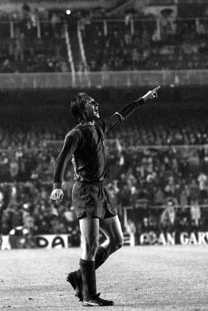 Cruyff, durante um Real Madrid x Barcelona em 1976.