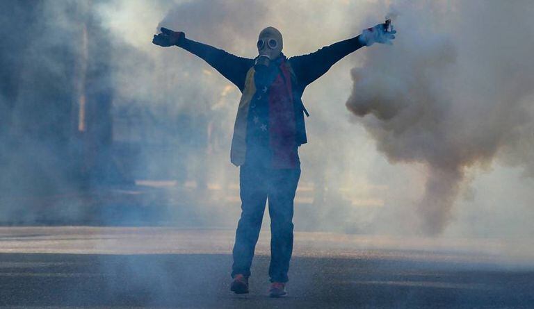 Protestos ganham ruas de Caracas