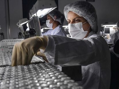 Produção de vacina contra a covid-19 no Instituto Butantan, em São Paulo, em janeiro deste ano.