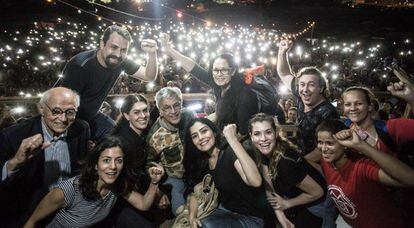 Caetano Veloso e outros artistas no palco da Ocupação de São Bernardo.