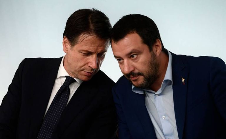 O primeiro-ministro italiano, Giuseppe Conte, com o líder da Liga, Matteo Salvini, em outubro passado em Roma