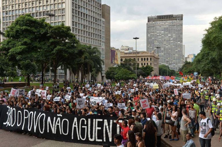 Manifestantes no centro de São Paulo nesta sexta.