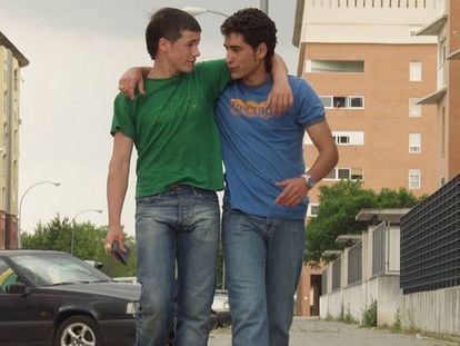 O que devemos responder ao nosso filho se ele quiser saber, numa definição com mais de 17 palavras, o que é o feminismo? Na imagem, Juan José Ballesta e Jesús Carroza no filme ‘7 Virgens’.