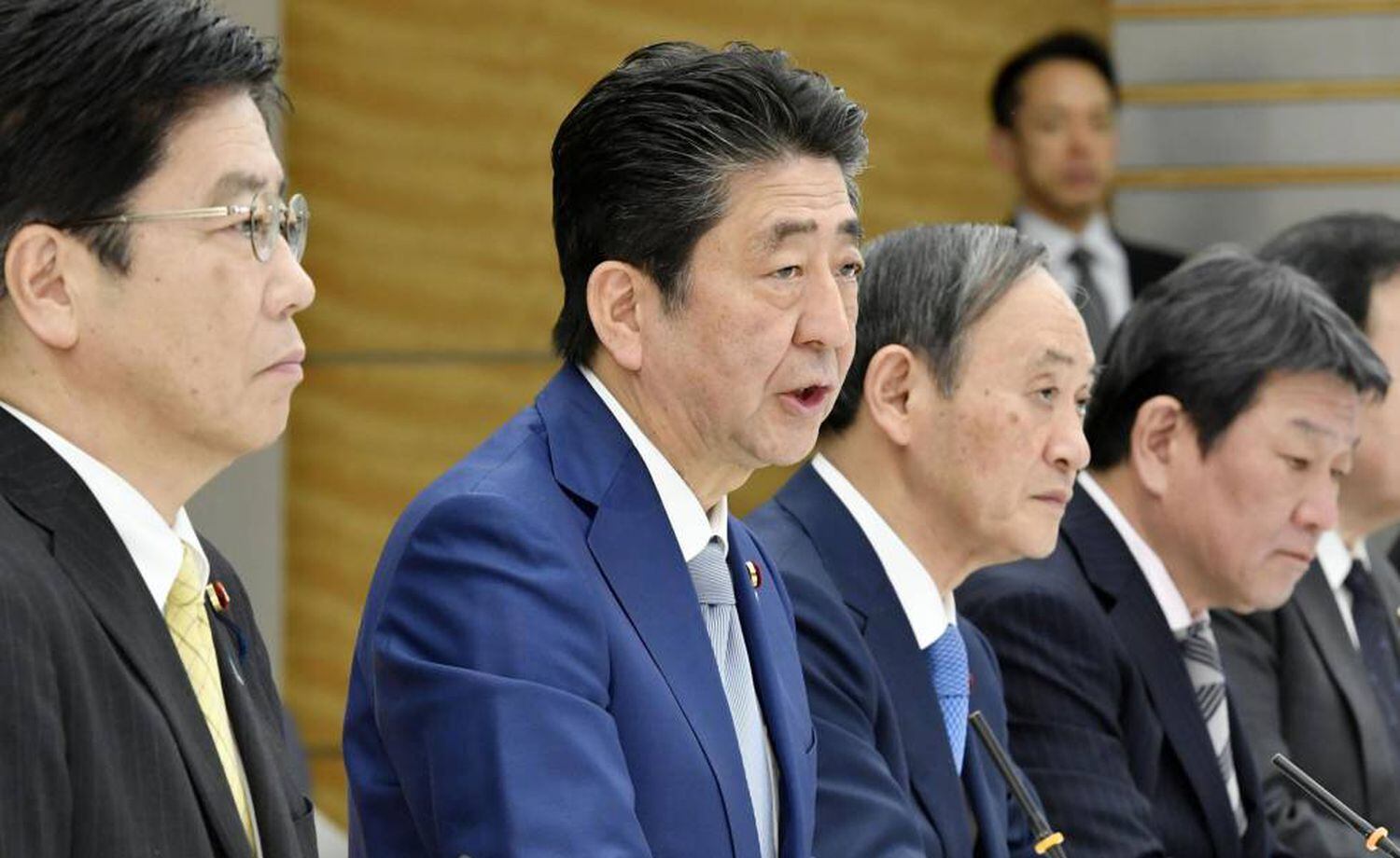 O primeiro-ministro japonês, Shinzo Abe, na quinta-feira, com seu Governo.