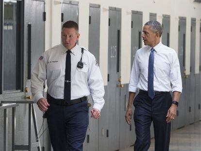 Obama visita pris&atilde;o federal em Oklahoma, em 16 de julho.