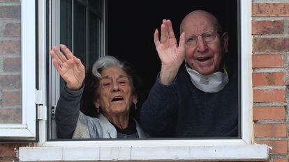 José e Guadalupe, casal recuperado da Covid-19 em sua casa de Villanueva de la Torre, na Espanha.