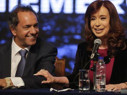 A presidenta Cristina Fernández com Daniel Scioli.