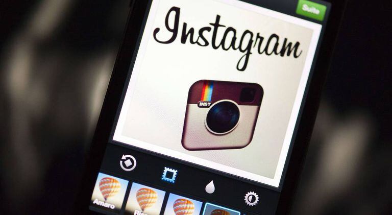 Menino encontra erro no sistema do Instagram.