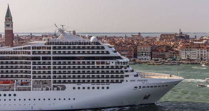 Navio entrando em Veneza