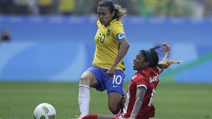 Marta, muito bem marcada em Brasil x Canadá.