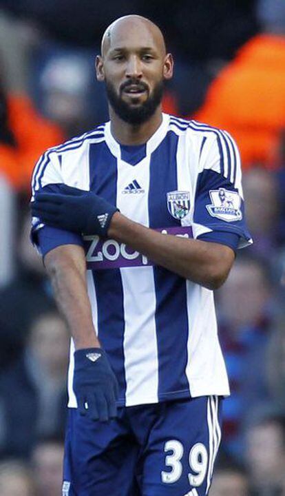 Nicolas Anelka faz a quenelle em um jogo no sábado.