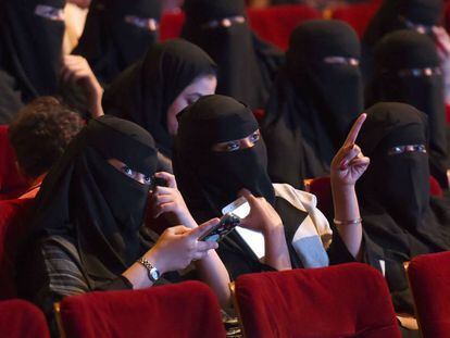 Mulheres sauditas num festival de curta-metragens realizado em outubro em Riad.
