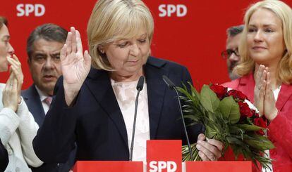 A candidata do SPD na Renânia do Norte-Vestfália, Hannelore Kraft, anunciou sua renúncia após os péssimos resultados obtidos nas eleições regionais.