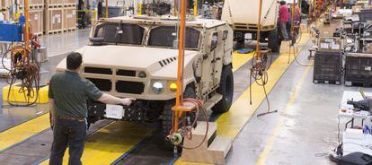 Fábrica da empresa de veículos militares AM General em Mishawaka (Indiana).