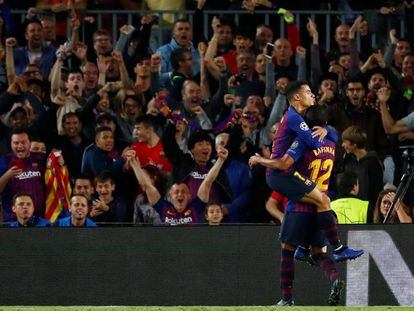 Coutinho e Rafinha comemoram o primeiro gol do Barcelona.